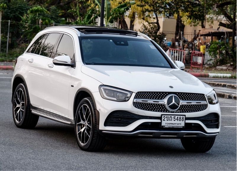 Benz GLC 300e 4MATIC AMG Dynamic จดทะเบียนปี 2021 รถมือเดียวออกห้าง Benz Thailand Fulloption วิ่งน้อยประวัติครบพร้อมใช้ครับ